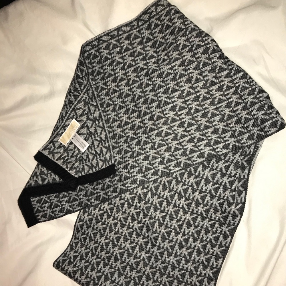 Michael by Michael Kors scarf BRAND NEW